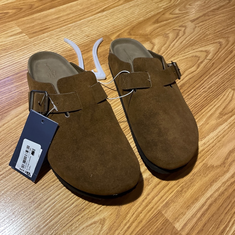 Brown Universal Thread Betsy clogs